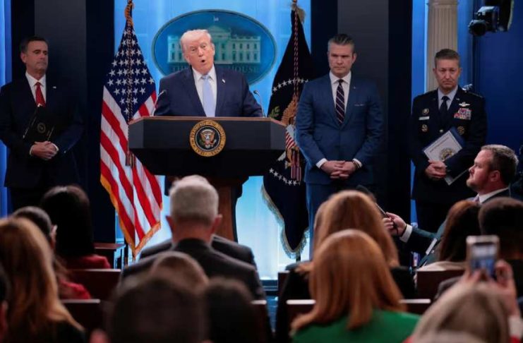 دونالد ترامپ: جمهوری اسلامی میتواند در یک شب از بین برود