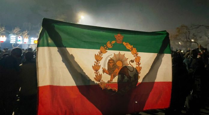 دوران نبرد با تاریکی؛ انقلاب شیروخورشید (صد سال پهلوی؛ ۱۳۰۴ تا ۱۴۰۴)
