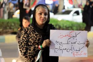 اختلاف درون نظام بر سر ادامه انسداد «تنگه هرمز» و مذاکره با آمریکا؛ ترامپ منتظر پاسخ جمهوری اسلامی
