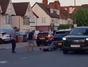 حمله به فعال پادشاهی‌خواه در لندن؛ خشونت دوباره در گلدرزگرین