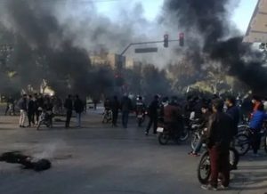 اعتراضات دی۴۰۴؛ خطر اجرای حکم اعدام ۱۲ شهروند متهم در پرونده «میدان علیخانی» اصفهان