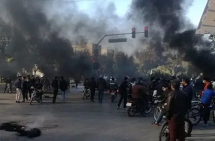 اعتراضات دی۴۰۴؛ خطر اجرای حکم اعدام ۱۲ شهروند متهم در پرونده «میدان علیخانی» اصفهان