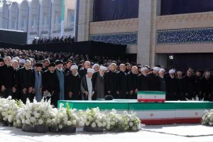 اقامه نماز میّت بر تابوت خامنهای و خانوادهاش؛ باز هم از مجتبی خبری نبود اما برادرانش ضجه و مویه کردند