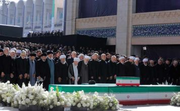 اقامه نماز میّت بر تابوت خامنهای و خانوادهاش؛ باز هم از مجتبی خبری نبود اما برادرانش ضجه و مویه کردند