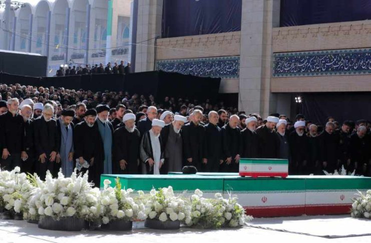 اقامه نماز میّت بر تابوت خامنهای و خانوادهاش؛ باز هم از مجتبی خبری نبود اما برادرانش ضجه و مویه کردند