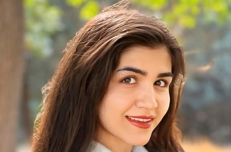 از اعتراض به حجاب اجباری تا بیمارستان روانی؛ بهای سنگین نافرمانی «آهو دریایی»