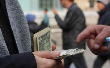 رکورد تاریخی قیمت طلا و ارز در ایران؛ دلار از مرز ۲۰۰ هزار تومان عبور کرد