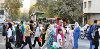 نابودی طبقه متوسط؛ یک اقتصاددان: اقتصاد ایران وارد دوره «ابَرتورم» شده است