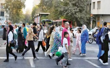 نابودی طبقه متوسط؛ یک اقتصاددان: اقتصاد ایران وارد دوره «ابَرتورم» شده است