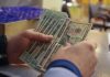 دلار در مرز ۲۱۴ هزار تومان؛ رئیس کل بانک مرکزی میگوید: ارز داریم؛ به اندازه کافی هم داریم!