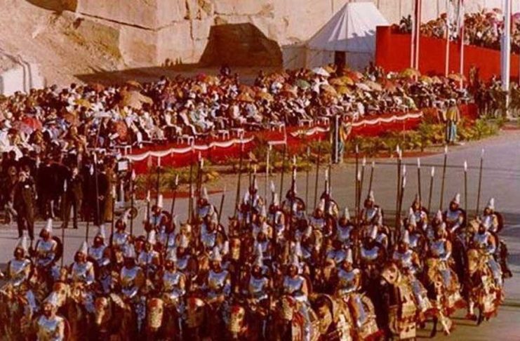 بازنشر از سال ۱۳۹۴؛ جشنهای ٢۵٠٠ ساله شاهنشاهی: افسانه در برابر واقعیت